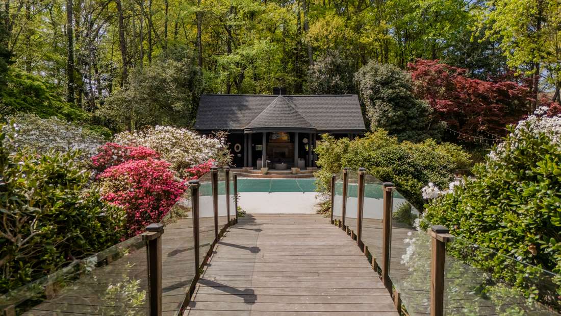 The footbridge across to the pavilion
